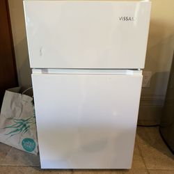 Vissani Mini Fridge 
