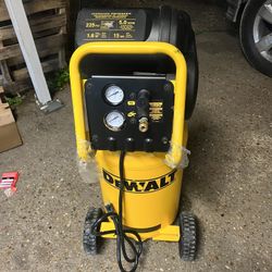 Dewalt 15gal Air Compressor 