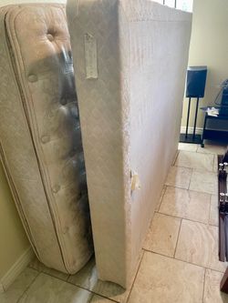 Queen pillow top mattress set
