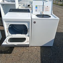 Extra large capacity, Whirlpool, washer and dryer shut works.Good thirty day warranty