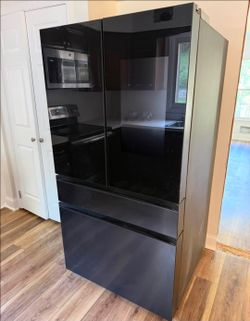 Smarth family hub refrigerator like new