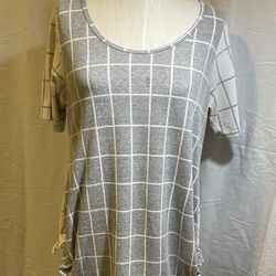 LuLaRoe Size M  Shirt Gray/White 