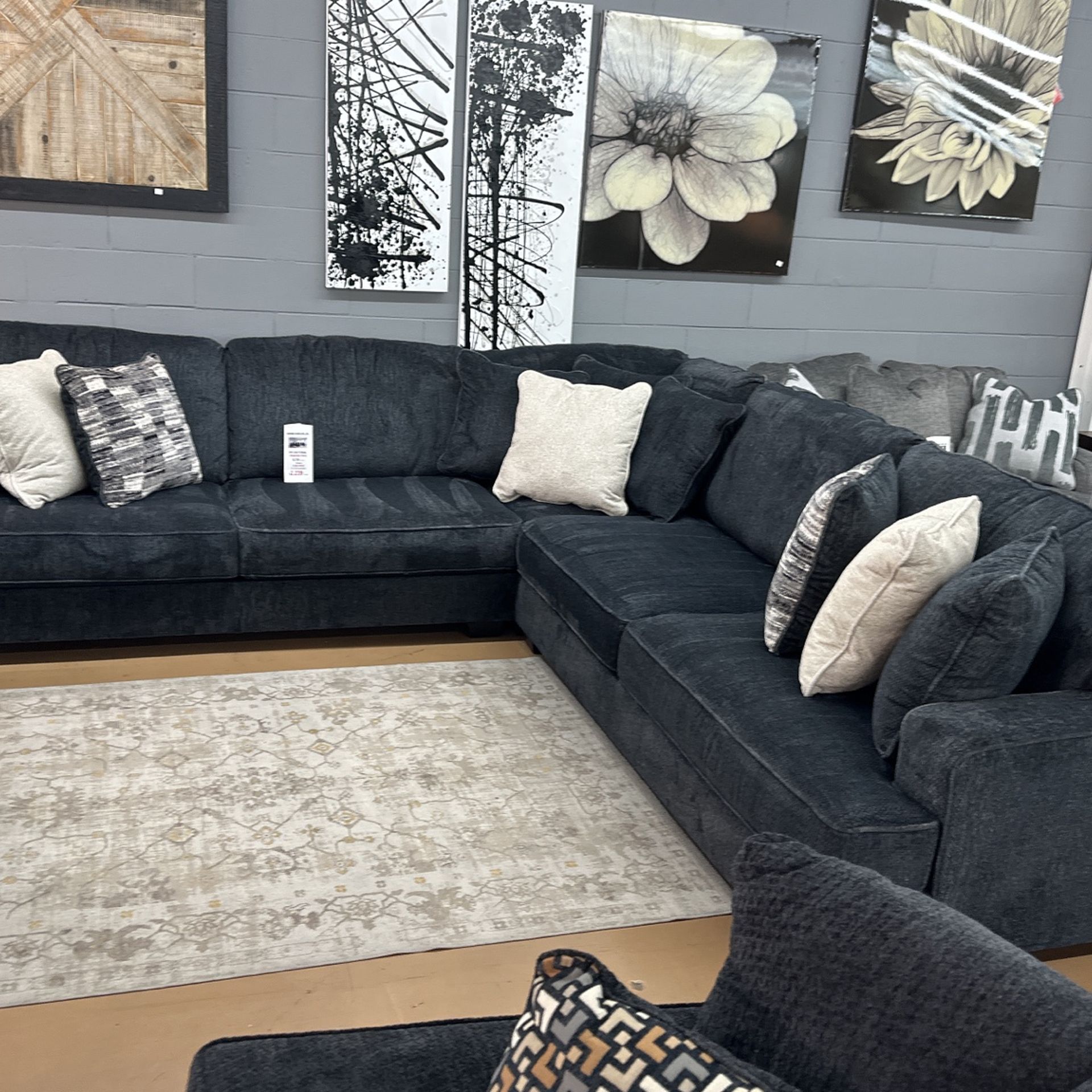 Beautiful Sectional Available NOW!!