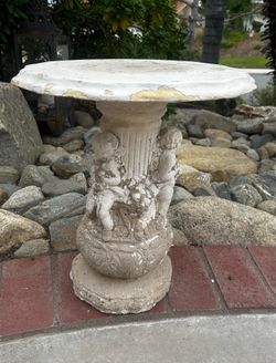 Plant stand (17”H)