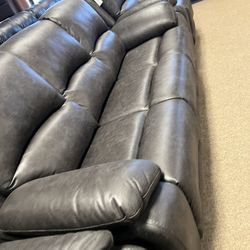 Cozy Stunning Nice Reclining Couch And Loveseat!