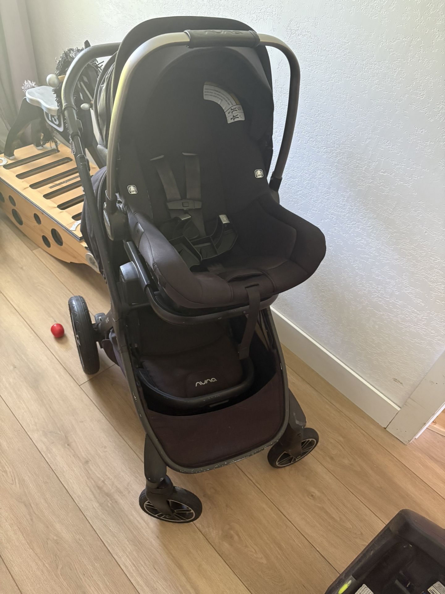 Nuna Car Seat And Stroller Set