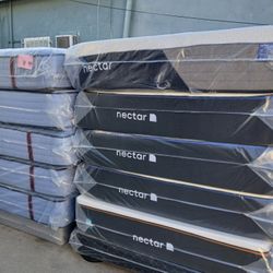 Nectar Premier queen size Memory Foam 13" Medium Mattress

New Mattress 

Delivery available 
