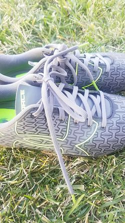 Under armour soccer cleats 2.5 youth