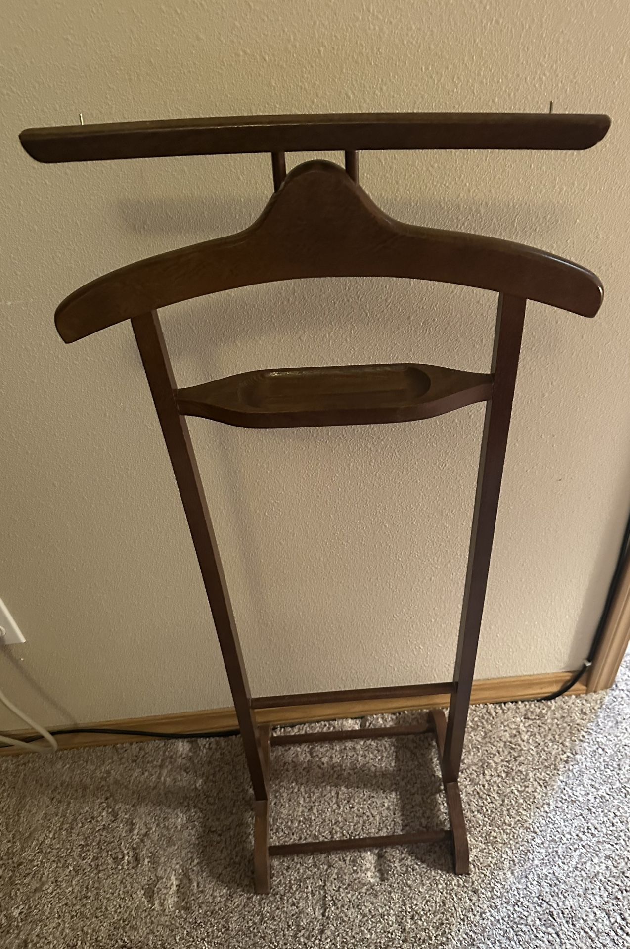 Men’s Wooden Valet Stand from smoke and pet free home. Measures 42”Hx18”Lx11”W PU in Kennewick near Canyon Lakes Golf Course