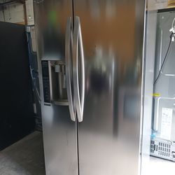 L/G refrigerator stainless steel works good 💯((The ice machine is not working))).