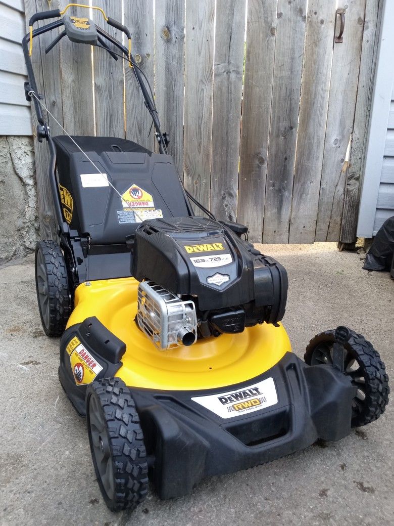 Like-New DeWalt 725EXI 21" Inch RWD Gas Self Propelled Lawnmower With Bag And High Rear Wheels
