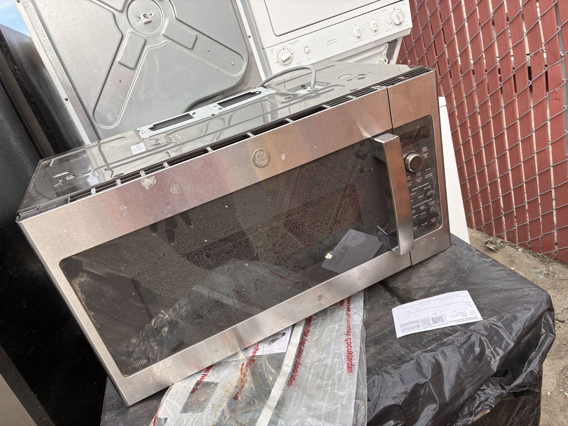 Brand New GE Microwave Just Collecting Dust 250 No Lower!