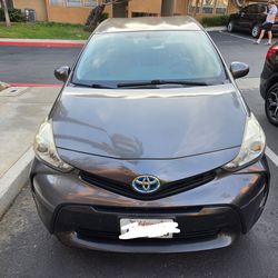 2015 prius V trim 5