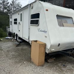 1999 Four Wheel Tráiler - Columbia Keystone