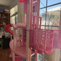 Brand New Condition Barbie House