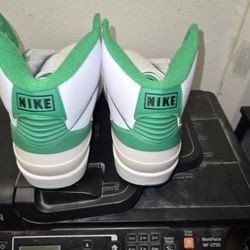 Jordan Retro 2 Lucky Green Size 10.5 DS