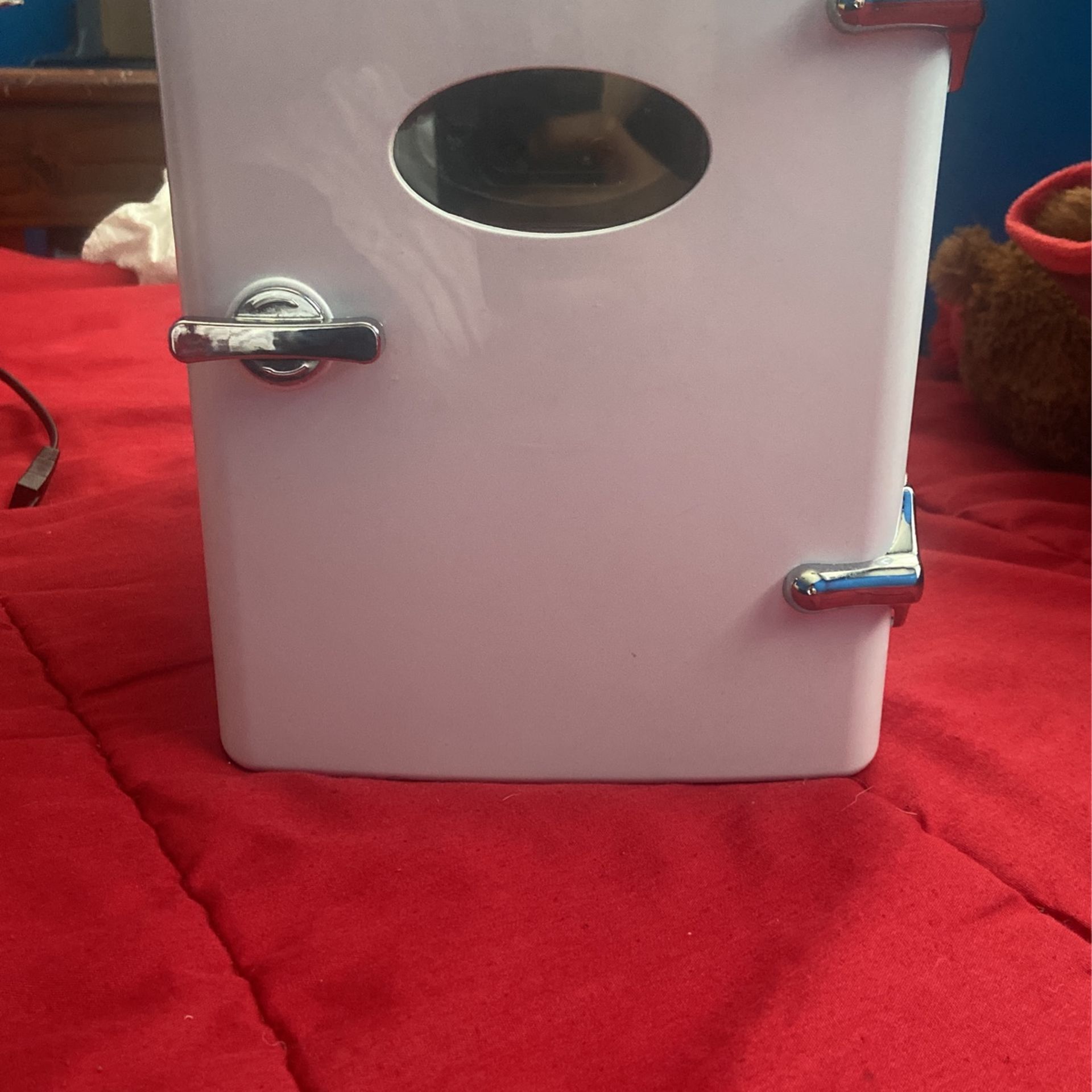 Frigidaire mini fridge