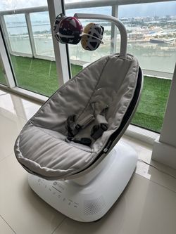 4moms MamaRoo 5 Multi-Motion Baby Swing + Infant Insert