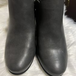 #330 Croft & Barrow Women’s Gray Ankle Boots 9.5W