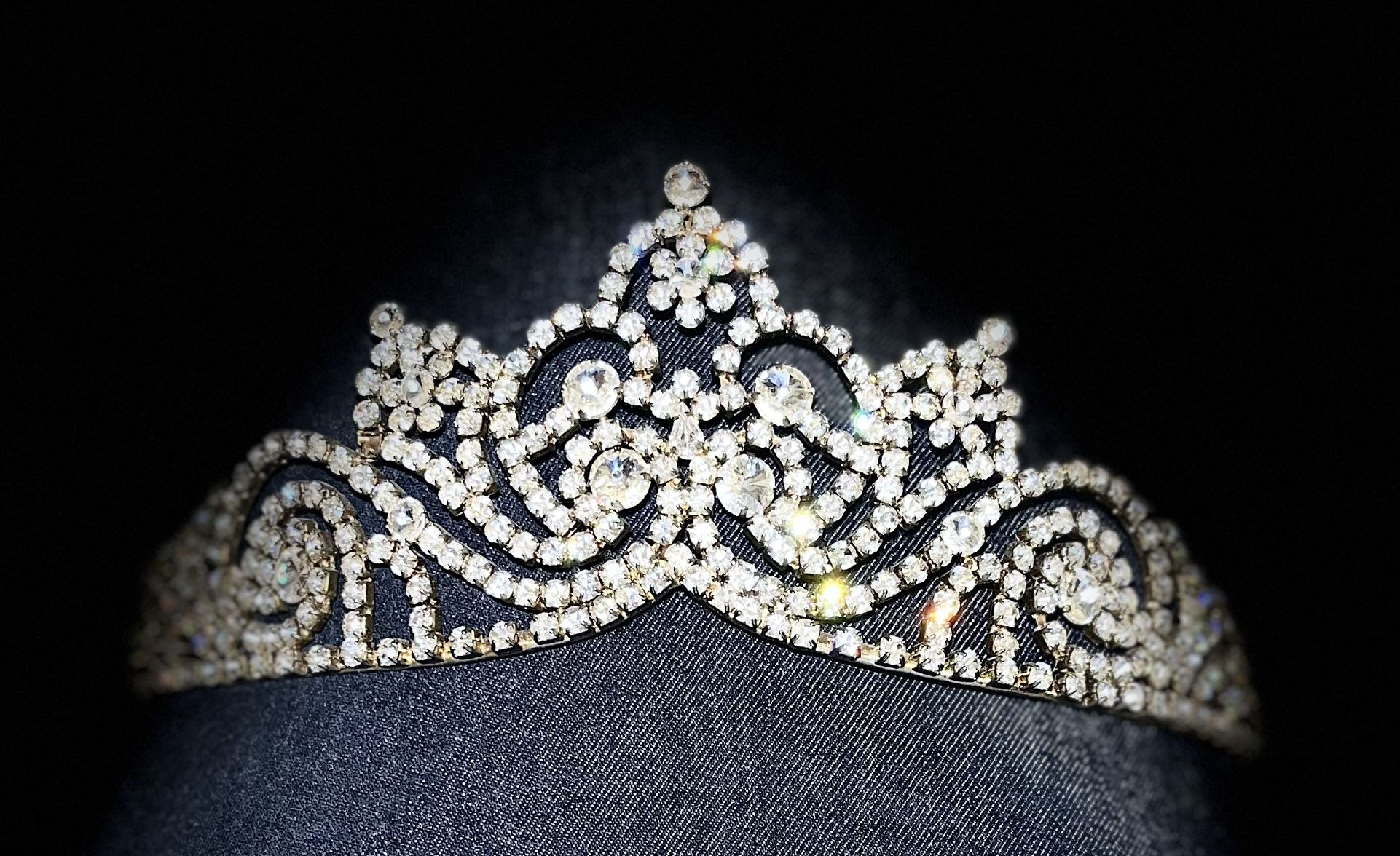 Tiara Crown Beautiful Pronged Rhinestones in silver tone headband with built in metal combs 3” high middle. One small stone missing, otherwise like ne