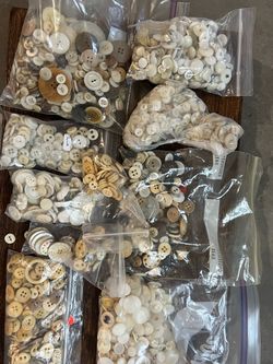 VINTAGE Buttons/ Metal Rinstones