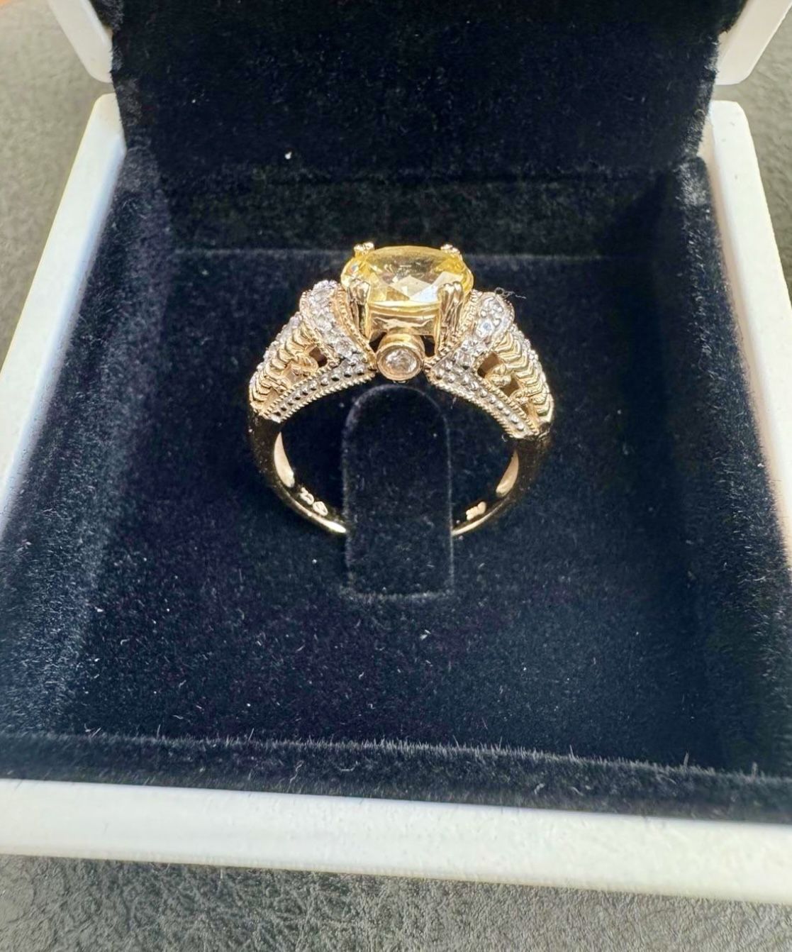 Gorgeous 14K yellow gold ring yellow cut stone with white rhinestones size 6.75 Marked 14K, a capital letter R inside a heart shape and CZ In g
