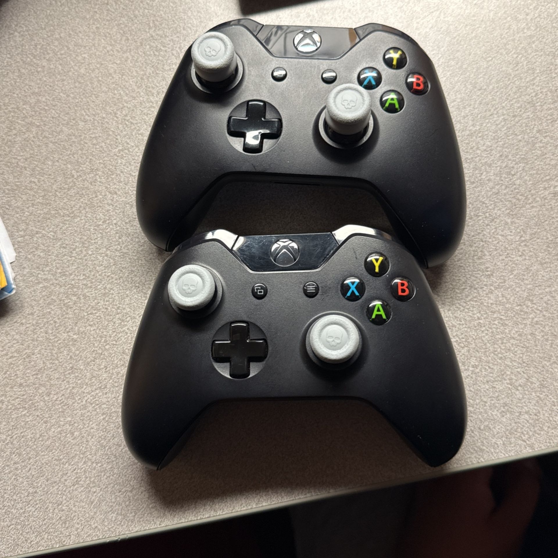 2 Xbox One standard wireless controllers