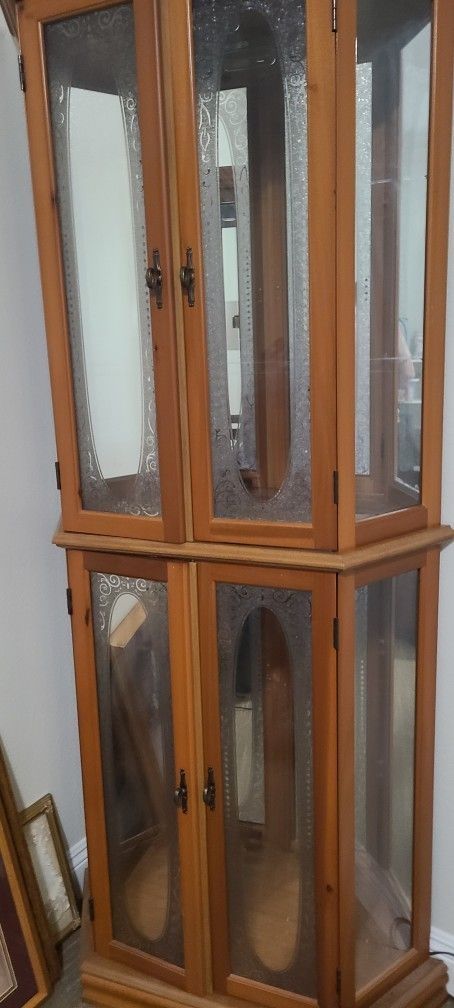 Lighted Curio Cabinets With Glass Shelves