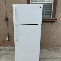 3 MONTHS WARRANTY 28x29x67 GE REFRIGERATOR WHITE 18cuft