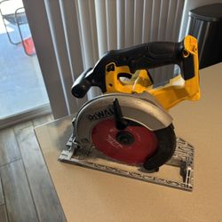 Dewalt 20 Volt Cordless Saw 