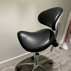 Saddle chair