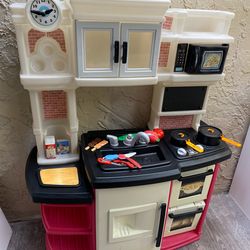 Large Toddler Play Kitchen With Accessories - Local Delivery For A Fee - See My Items