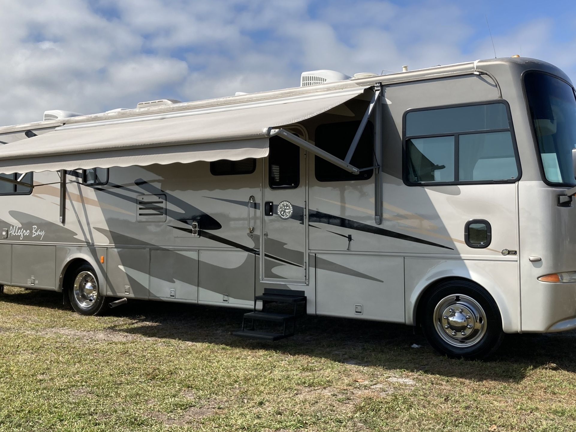 04 Tiffin Allegro Bay 37DB