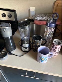 Toastmaster blender, iced coffee blender and mugs