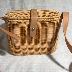 Universal Thread Straw Crossbody Bag Snap Button Closure Never Used 