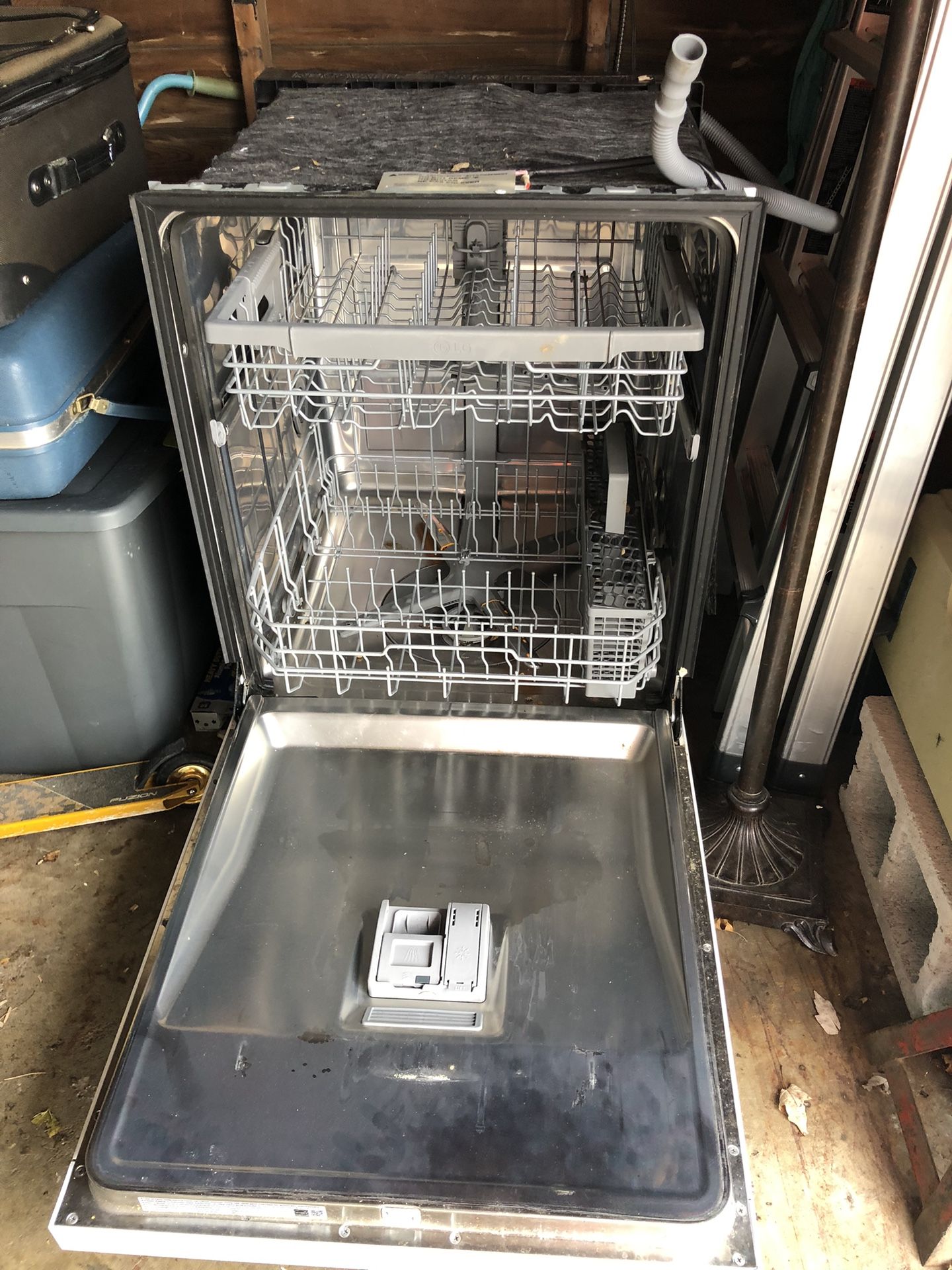 LGA dishwasher