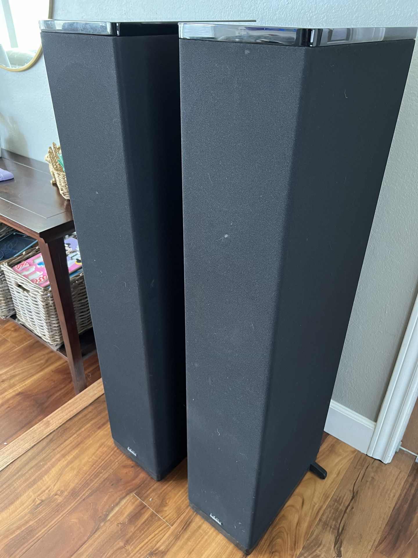 Pair) DefinitiveTechnology BP-30 Bi-Polar Tower Speakers