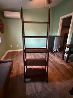 Ladder shelf