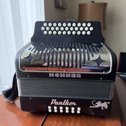 Used hohner panther accordion for sale deals