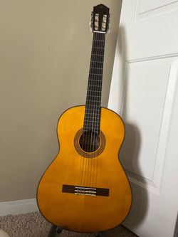 Yamaha CG142SH Classical Guitar with Stand and Soft Bag