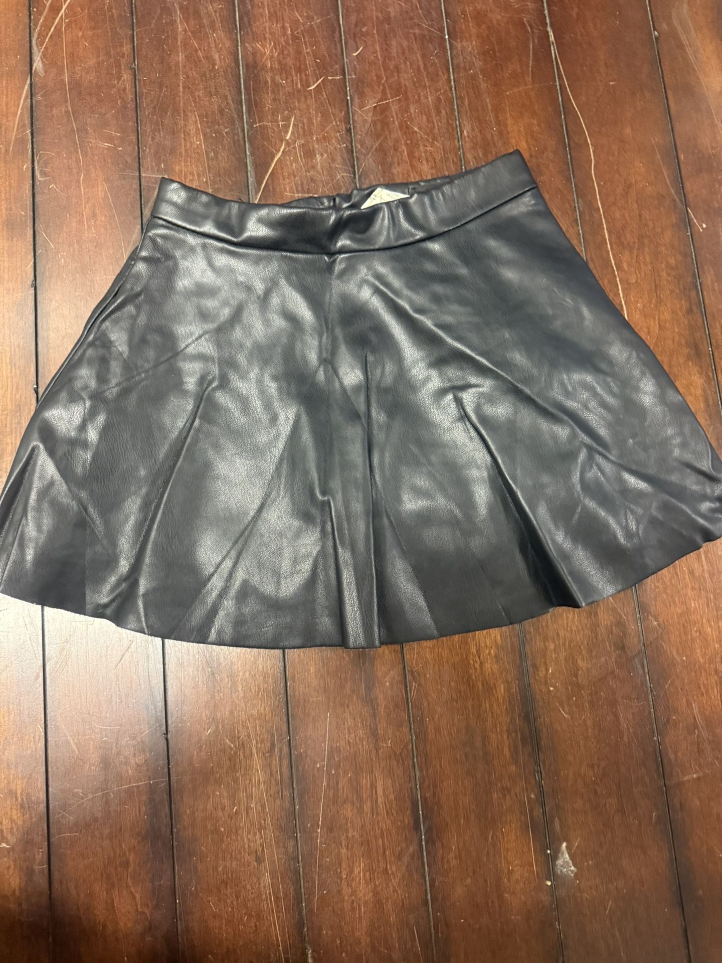H&M faux leather skirt size 6 youth teen black