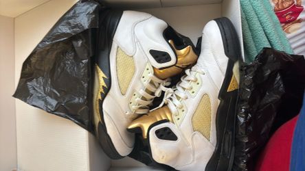 Jordan 5’s  retros  size 9.5 men’s  white gold and black