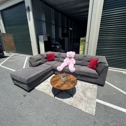 Sectional Sofa/ Couch DELIVERY AVAILABLE 