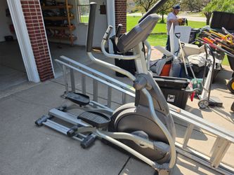 Elliptical Trainer CE800