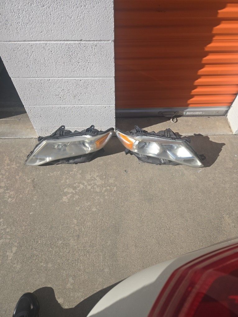 Toyota Venza Original OEM Headlights