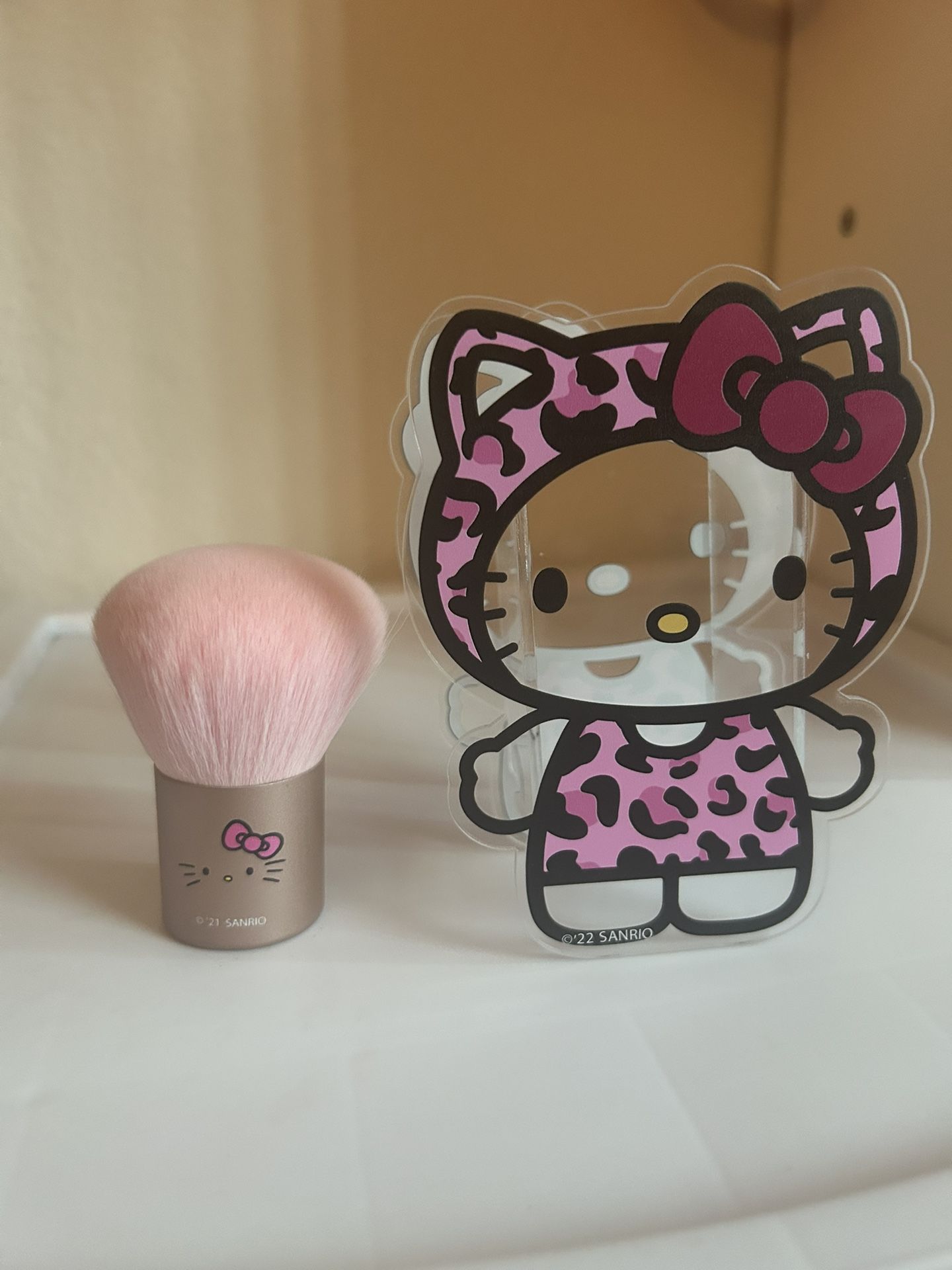 Hello Kitty Sanrio Makeup Brush Holder