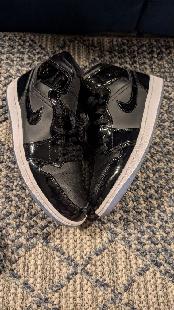 Jordan 1 Mid SE Size 10.5