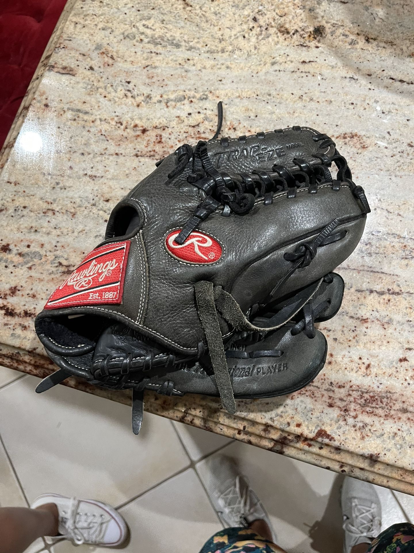 Rawlings Baseball Glove