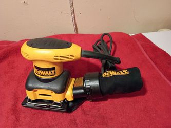 Excelente condiciones corded DeWalt Sander $$55