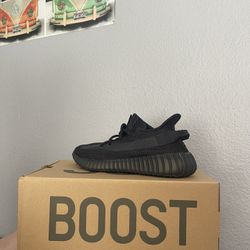 Yeezy 350 Onyx  (size 9)